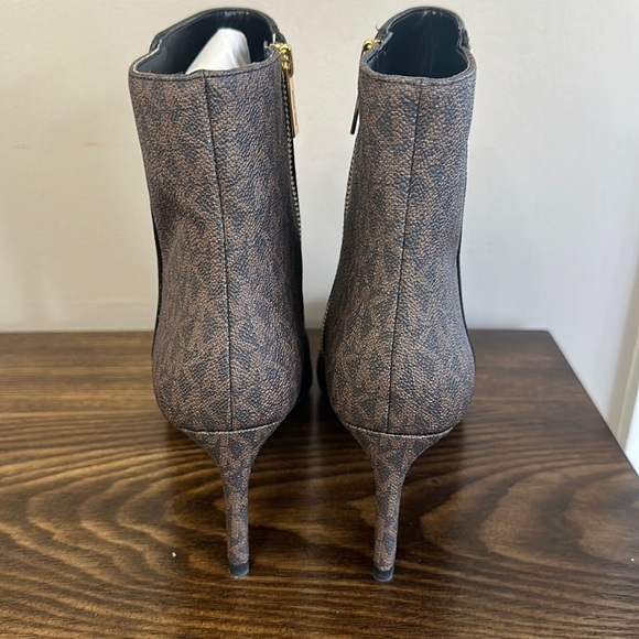 NEW Michael Kora Alina Flex Logo Ankle Bootie - Picture 5 of 8